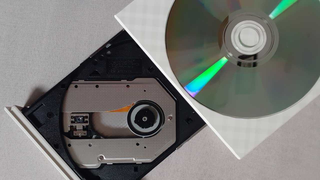 Bien que Windows 11 ouvre nativement les fichiers RAR, WinRAR vous vend toujours son CD officiel